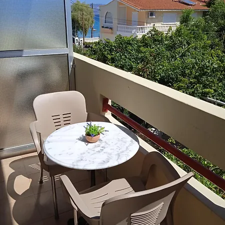 Constantsia Ξενοδοχείο με διαμερίσματα 2*